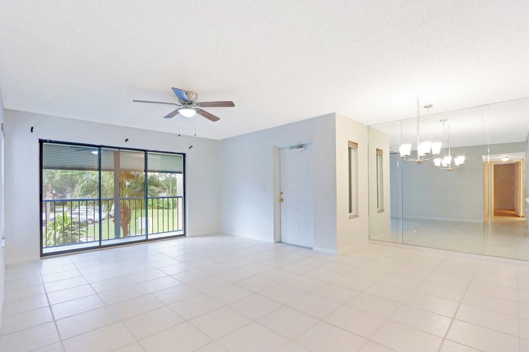 Active With Contract: $1,950 (2 beds, 2 baths, 1111 Square Feet)