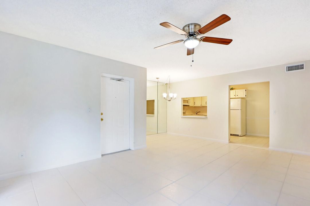 Active With Contract: $1,950 (2 beds, 2 baths, 1111 Square Feet)