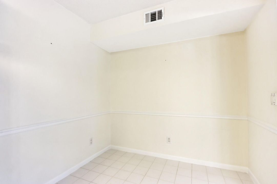 Active With Contract: $1,950 (2 beds, 2 baths, 1111 Square Feet)