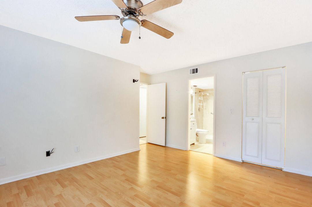 Active With Contract: $1,950 (2 beds, 2 baths, 1111 Square Feet)