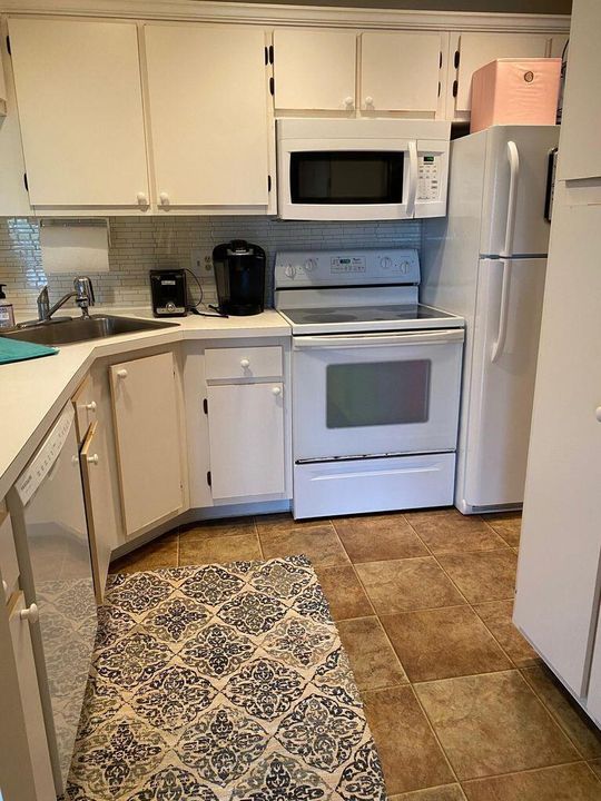 For Rent: $2,500 (2 beds, 2 baths, 1090 Square Feet)