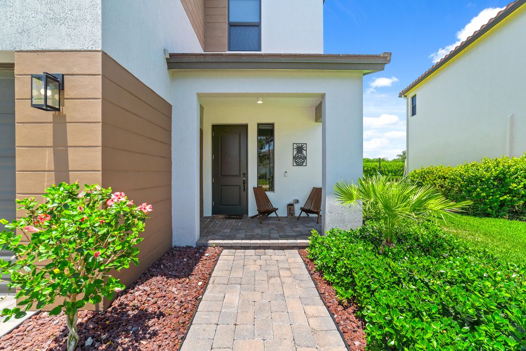 Active With Contract: $605,000 (3 beds, 2 baths, 2155 Square Feet)