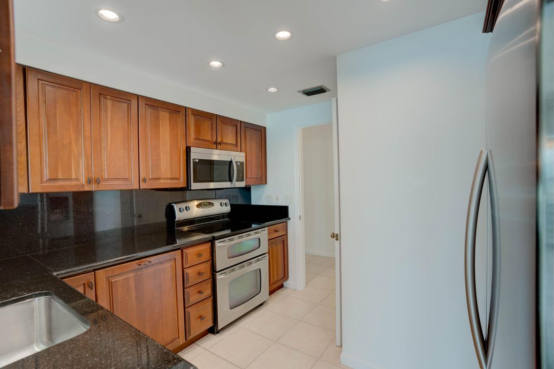 For Sale: $550,000 (2 beds, 2 baths, 1161 Square Feet)
