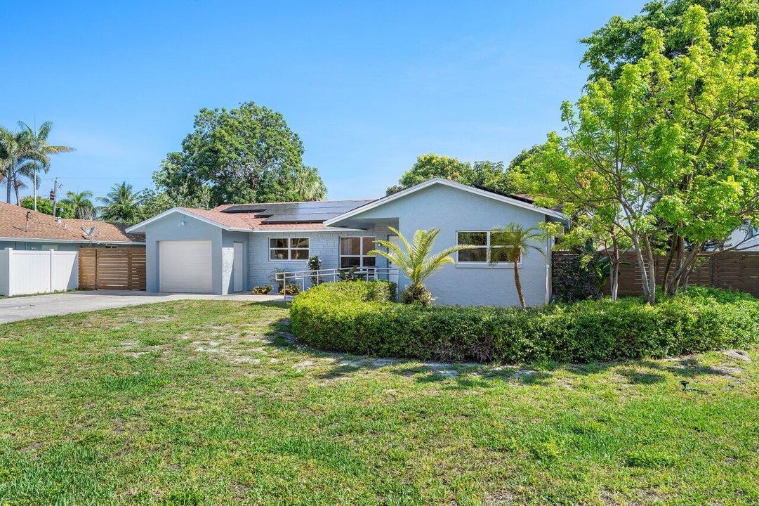 Active With Contract: $699,000 (4 beds, 2 baths, 1607 Square Feet)