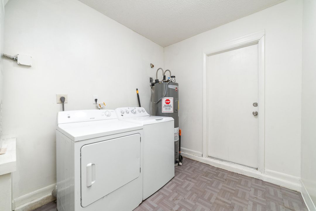 Active With Contract: $380,000 (4 beds, 3 baths, 1652 Square Feet)