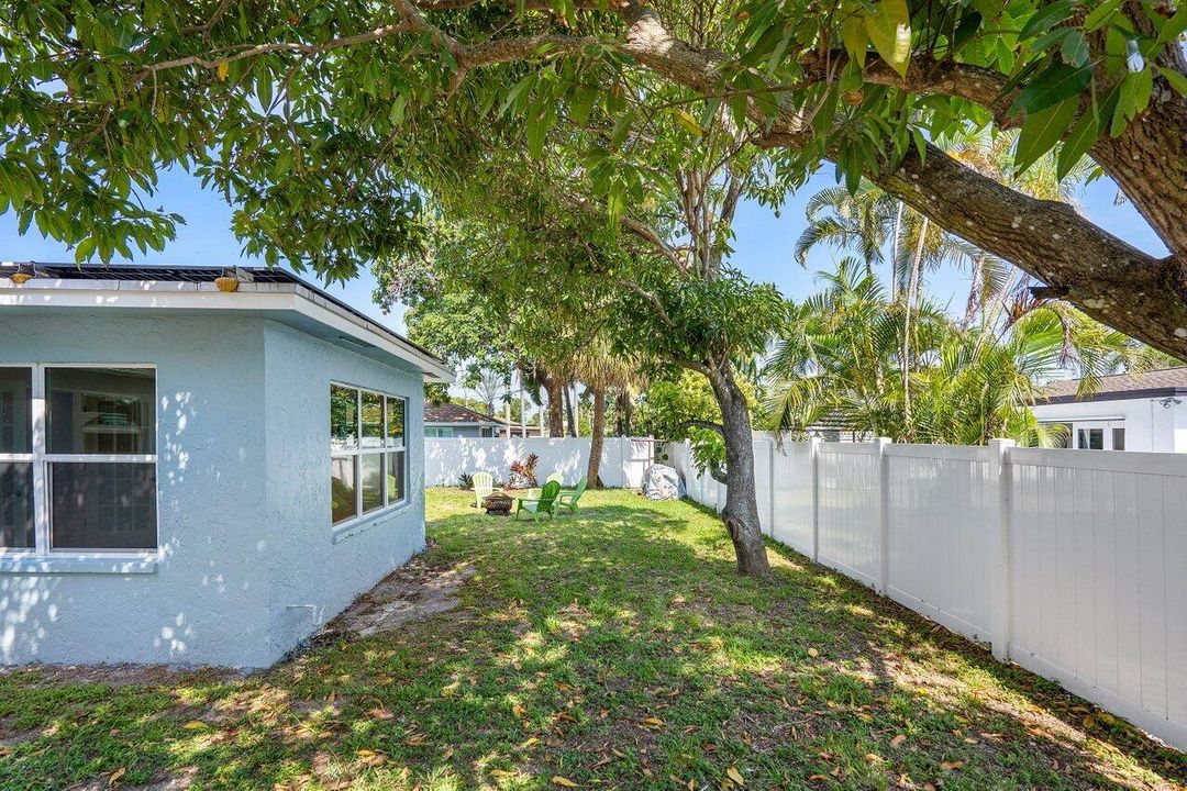 Active With Contract: $699,000 (4 beds, 2 baths, 1607 Square Feet)