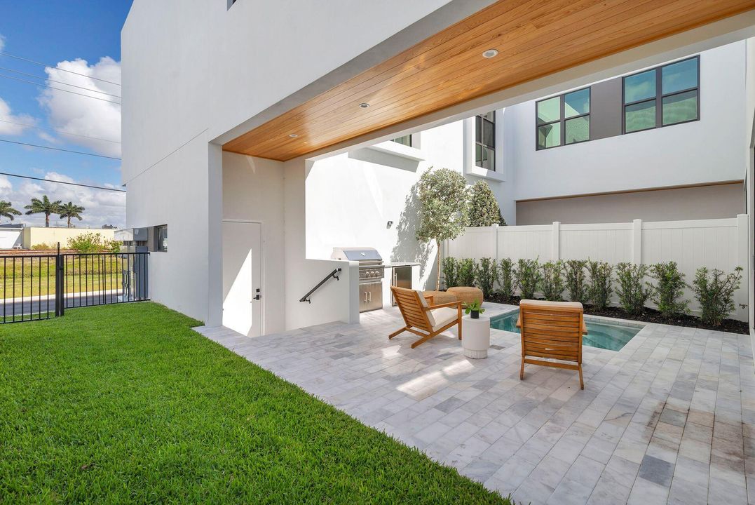 For Sale: $1,795,000 (3 beds, 3 baths, 2375 Square Feet)