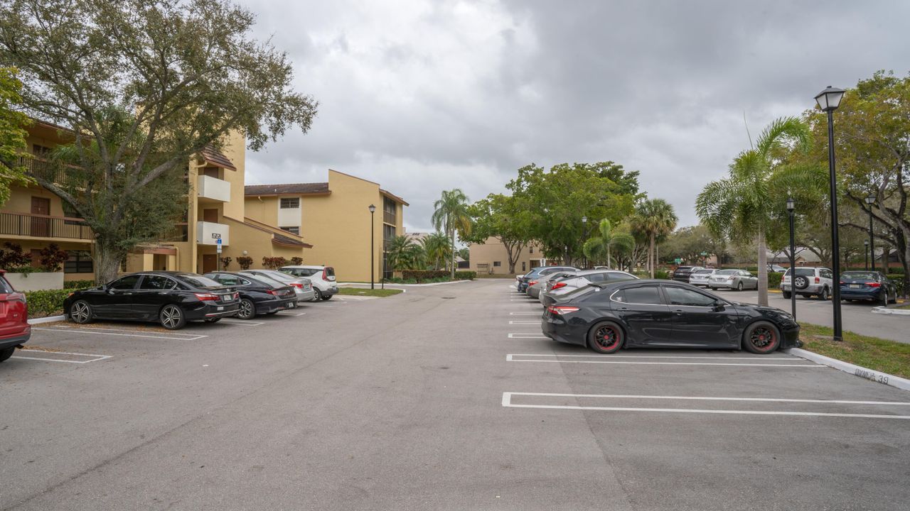 Active With Contract: $2,500 (3 beds, 2 baths, 1375 Square Feet)