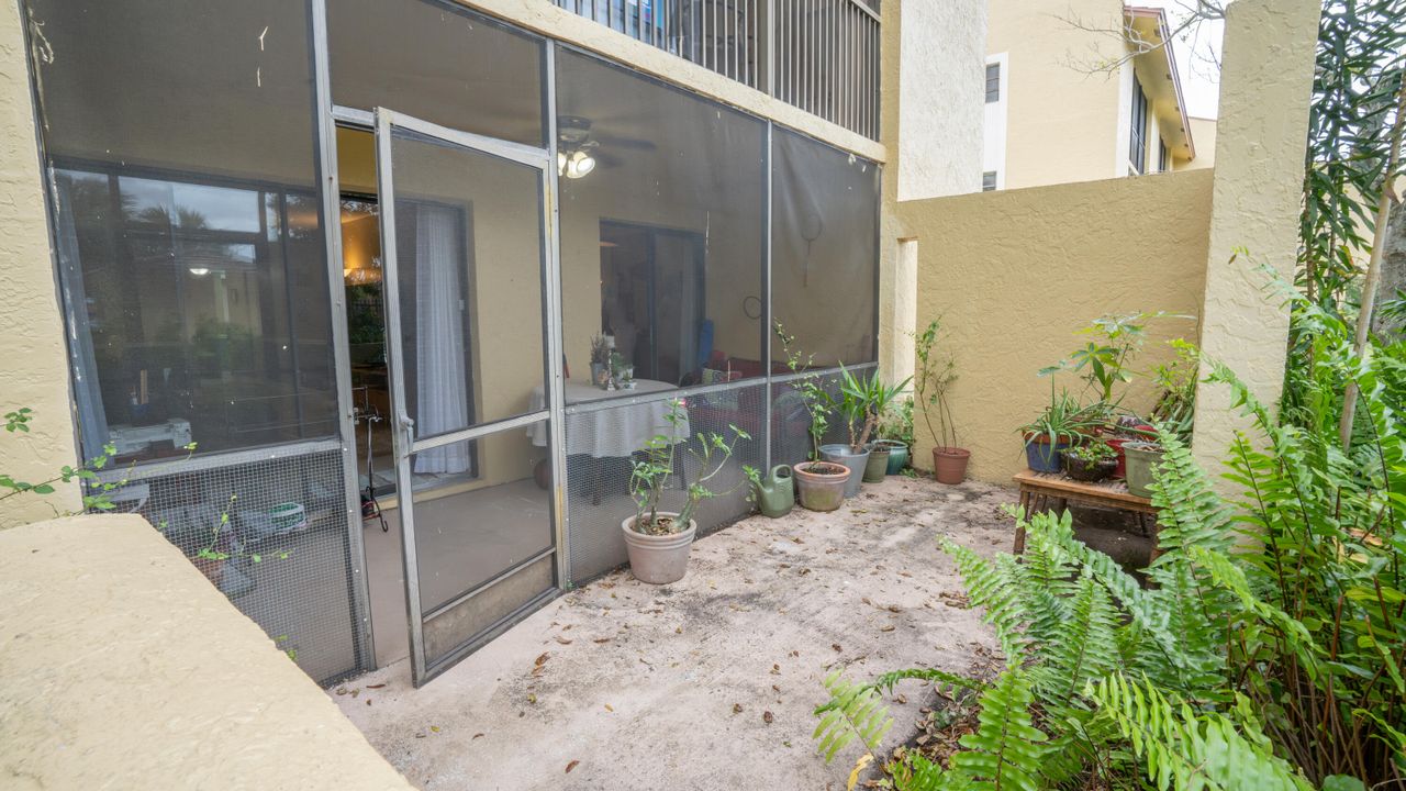 Active With Contract: $2,500 (3 beds, 2 baths, 1375 Square Feet)