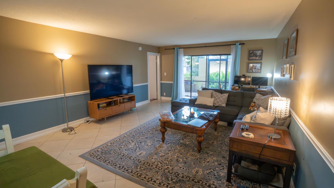 Active With Contract: $2,500 (3 beds, 2 baths, 1375 Square Feet)