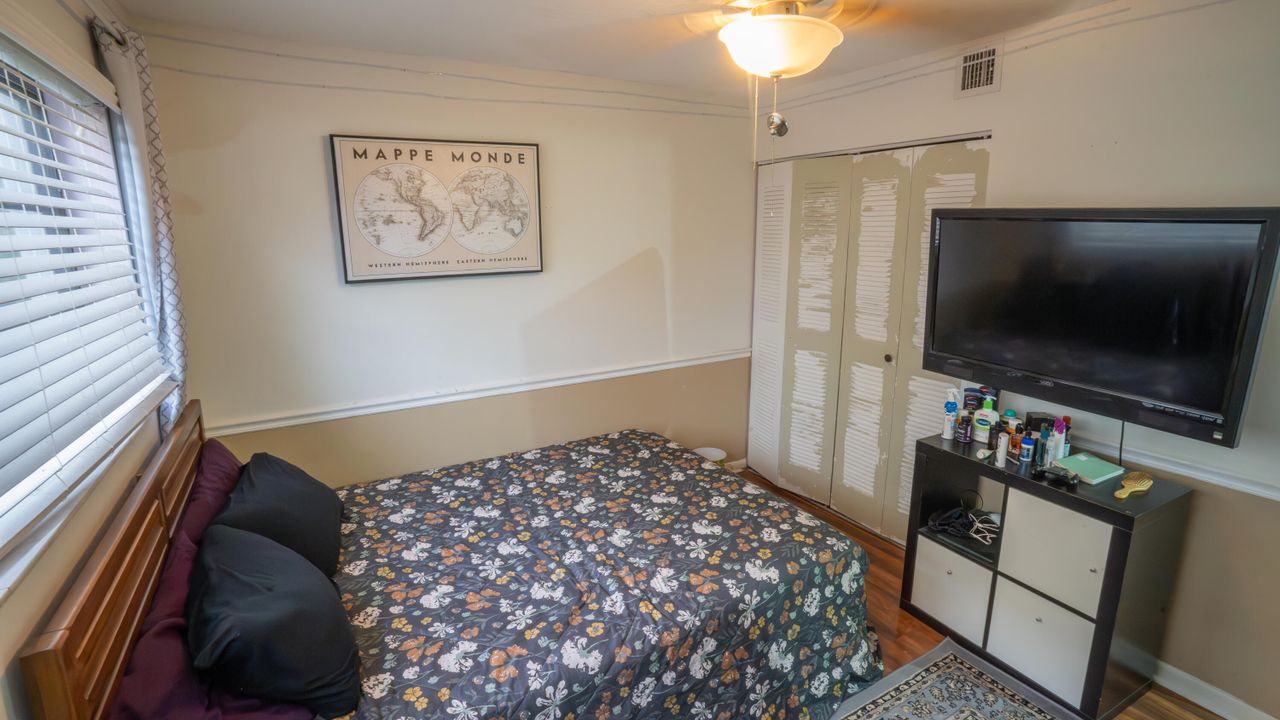 Active With Contract: $2,500 (3 beds, 2 baths, 1375 Square Feet)