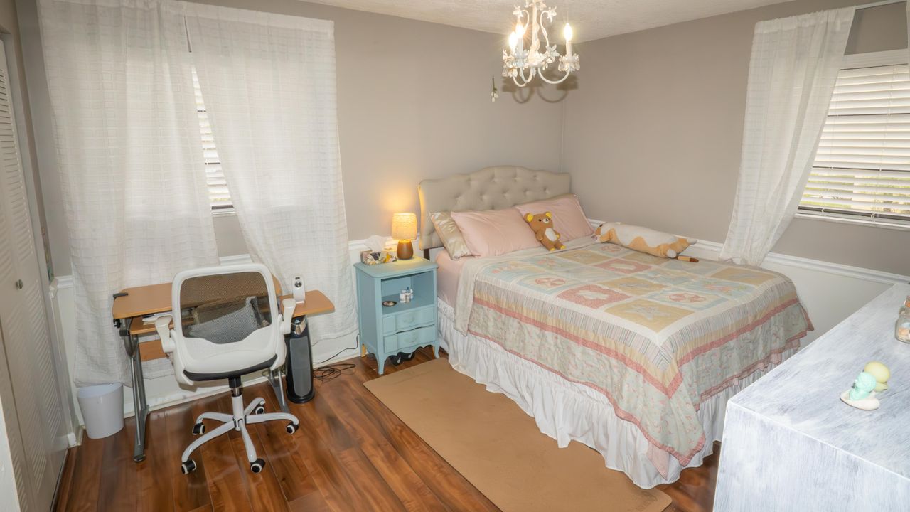 Active With Contract: $2,500 (3 beds, 2 baths, 1375 Square Feet)