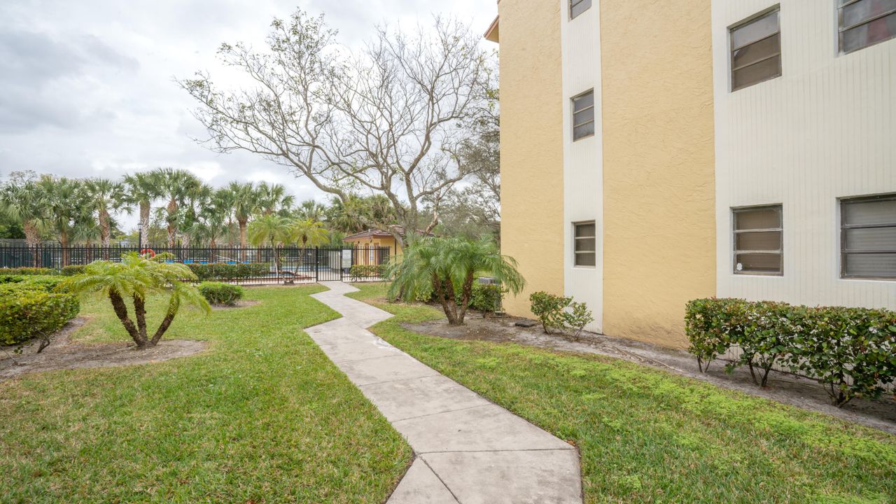 Active With Contract: $2,500 (3 beds, 2 baths, 1375 Square Feet)