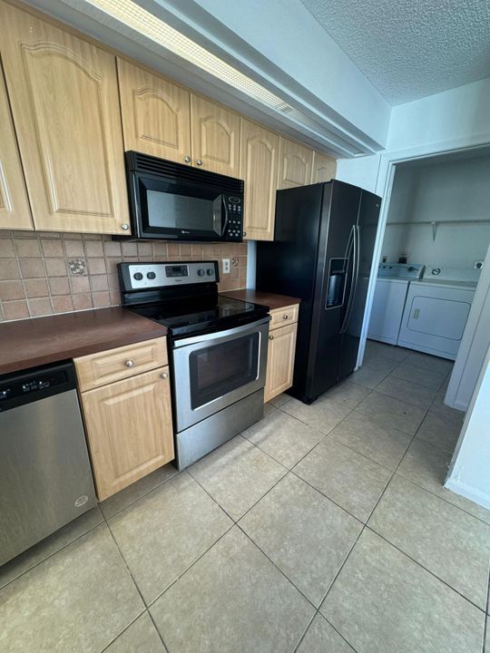 For Sale: $309,000 (2 beds, 2 baths, 1272 Square Feet)