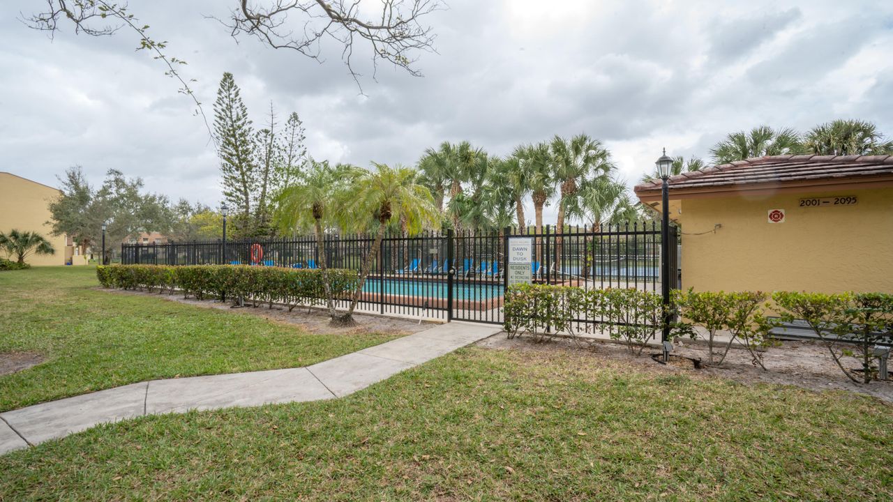 Active With Contract: $2,500 (3 beds, 2 baths, 1375 Square Feet)