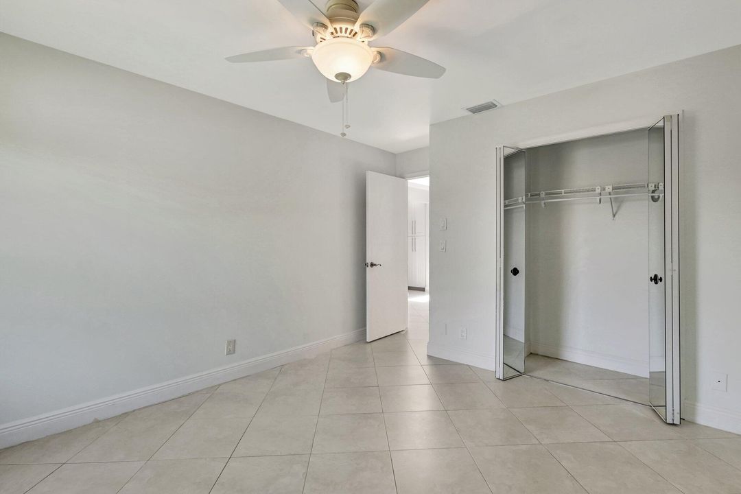 Active With Contract: $334,900 (2 beds, 2 baths, 1293 Square Feet)