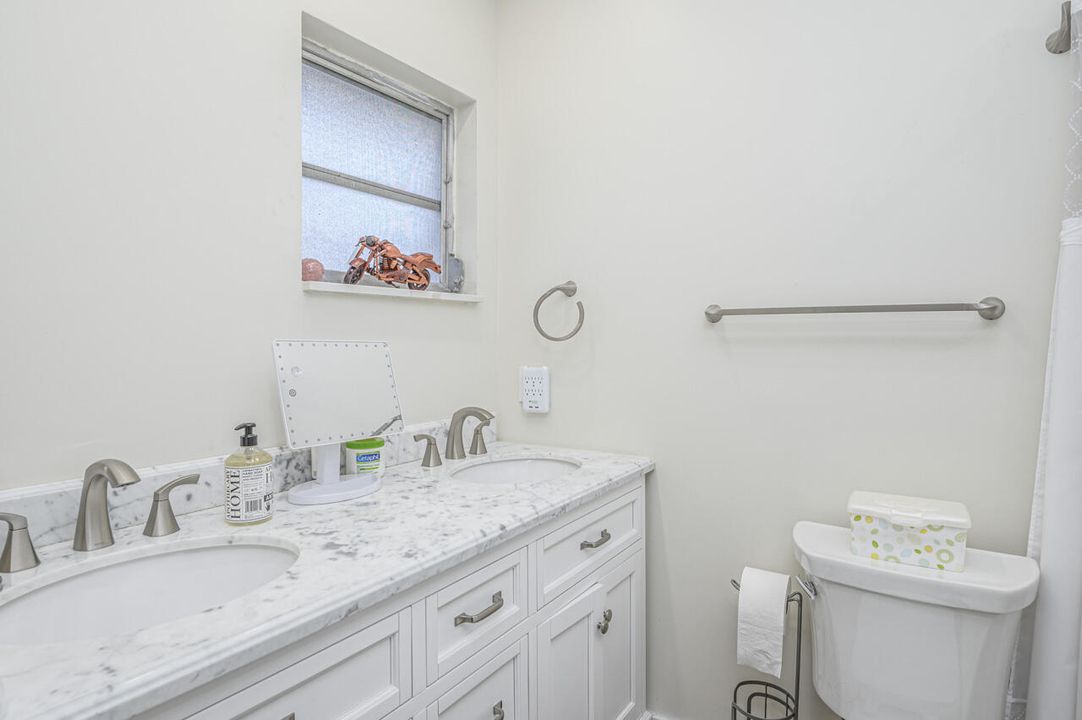 Active With Contract: $409,005 (2 beds, 2 baths, 1561 Square Feet)