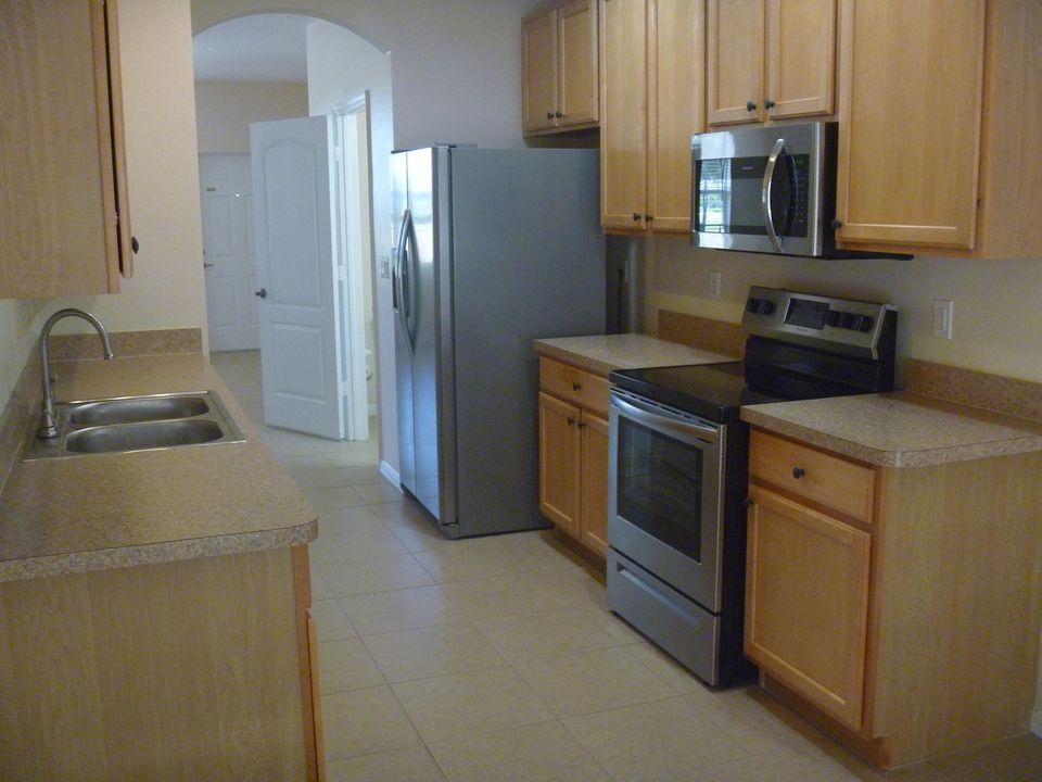 For Rent: $2,100 (3 beds, 2 baths, 1353 Square Feet)