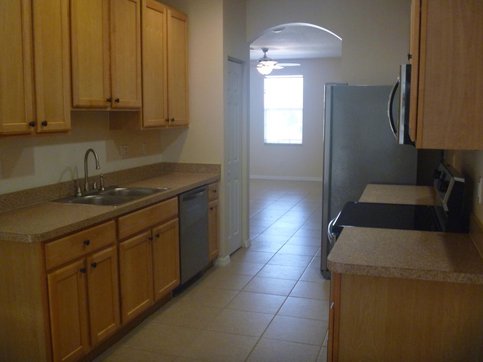 For Rent: $2,100 (3 beds, 2 baths, 1353 Square Feet)
