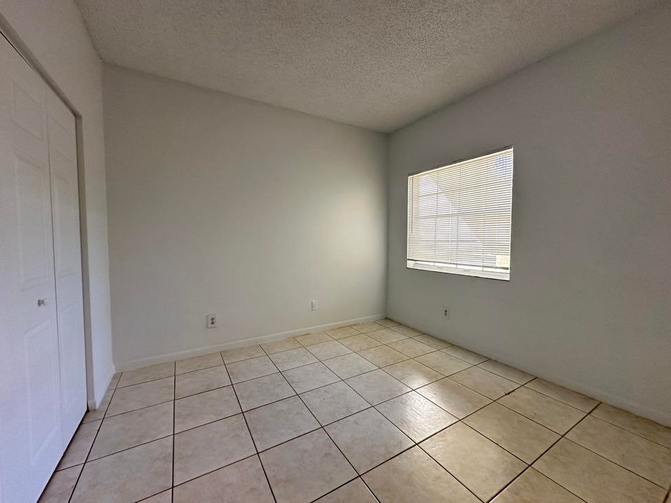 Active With Contract: $2,000 (2 beds, 2 baths, 891 Square Feet)