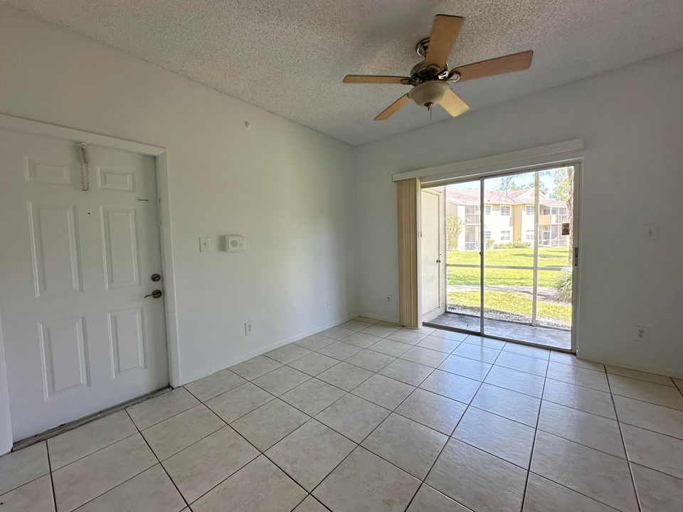 Active With Contract: $2,000 (2 beds, 2 baths, 891 Square Feet)