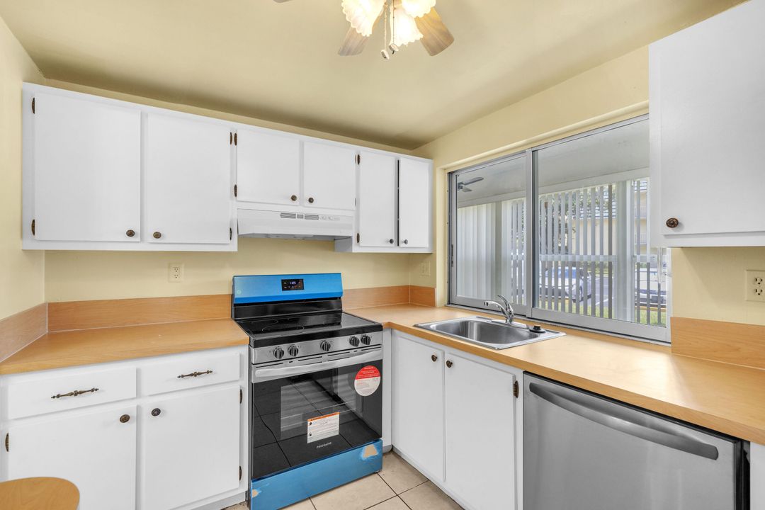 For Sale: $149,000 (2 beds, 2 baths, 950 Square Feet)