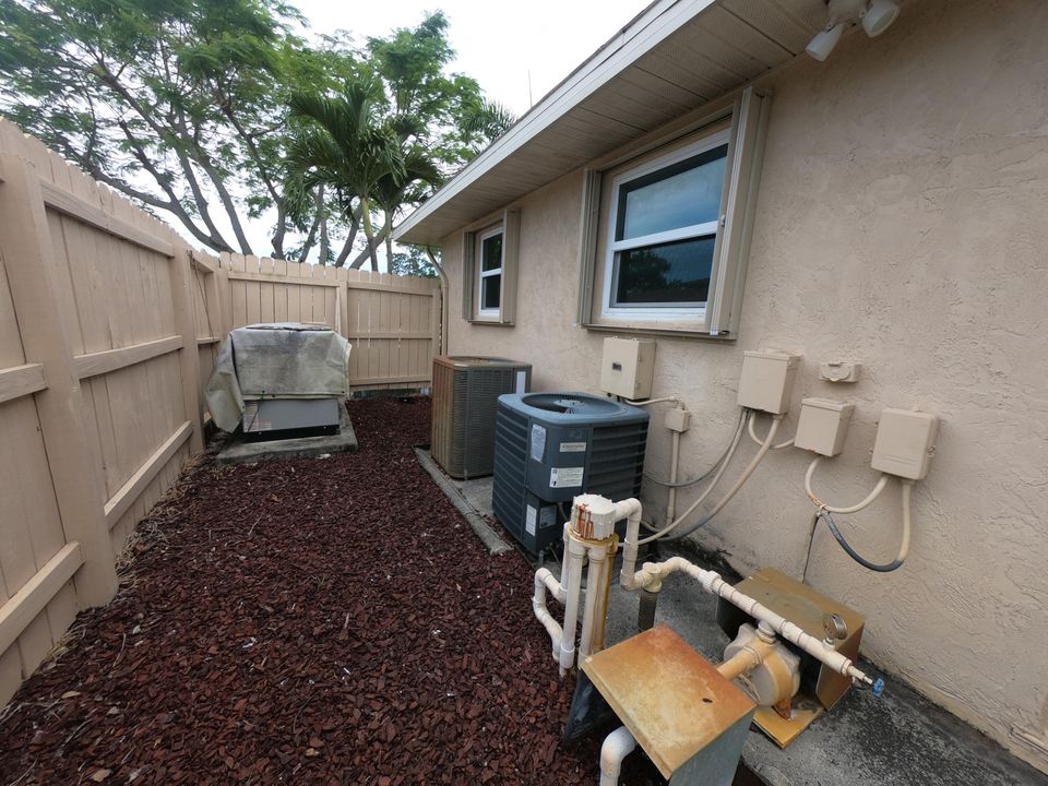 For Sale: $449,900 (3 beds, 2 baths, 2092 Square Feet)