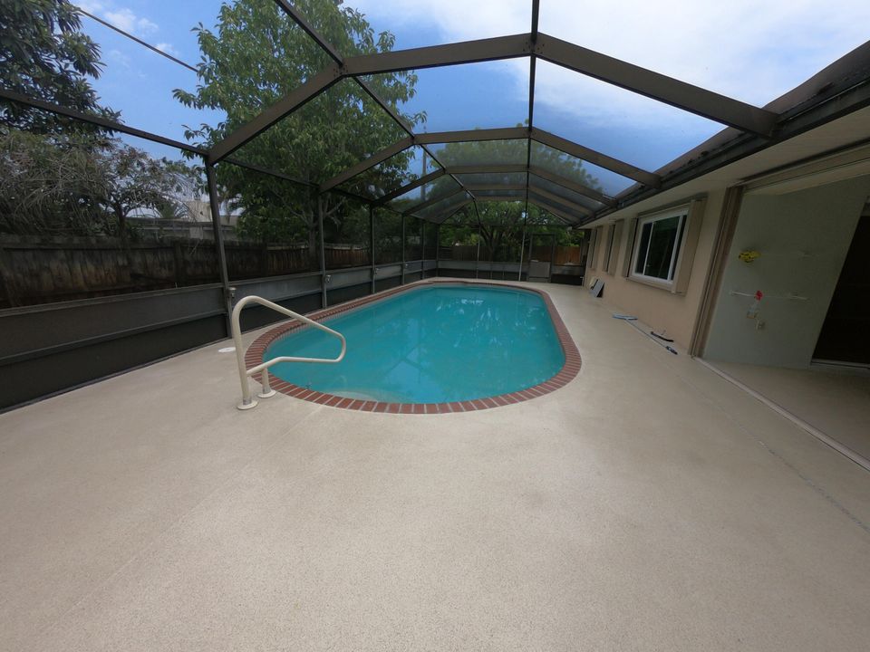 For Sale: $449,900 (3 beds, 2 baths, 2092 Square Feet)