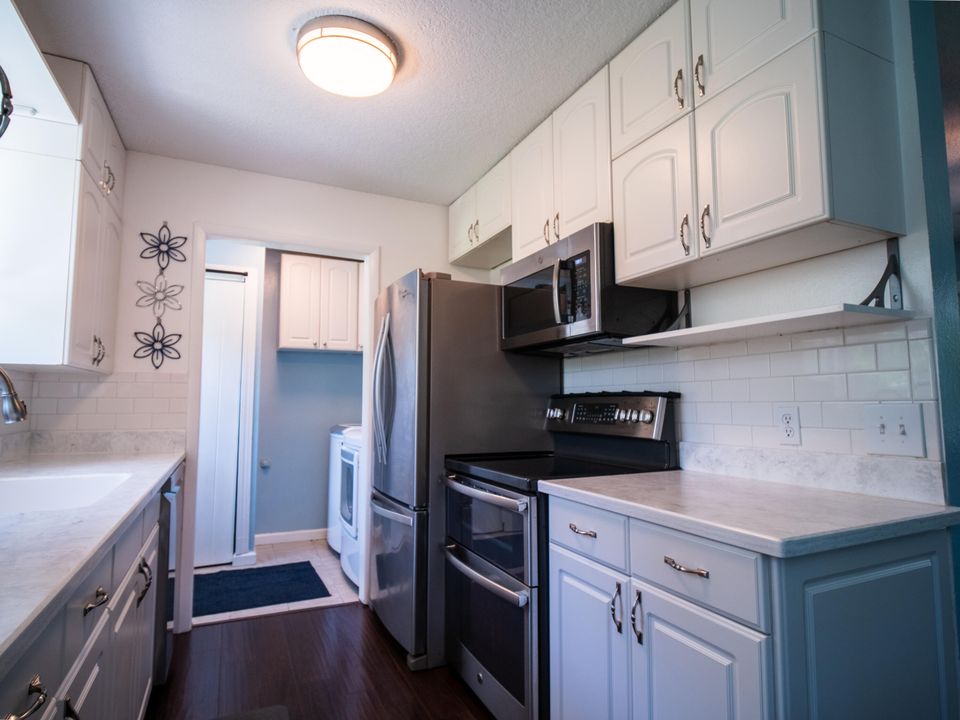 For Sale: $480,000 (3 beds, 1 baths, 896 Square Feet)