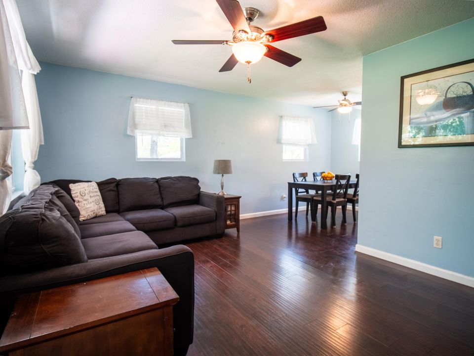 For Sale: $480,000 (3 beds, 1 baths, 896 Square Feet)