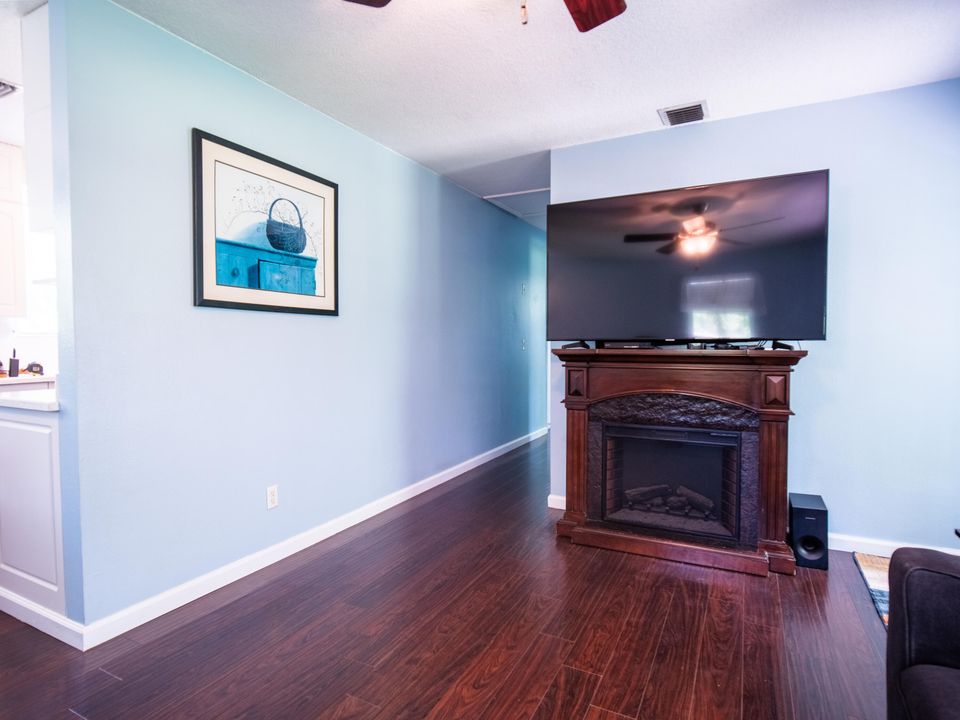 For Sale: $480,000 (3 beds, 1 baths, 896 Square Feet)