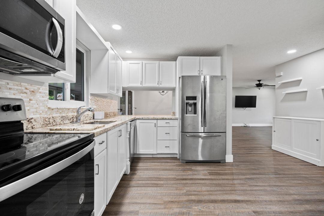 Active With Contract: $3,400 (3 beds, 2 baths, 1460 Square Feet)