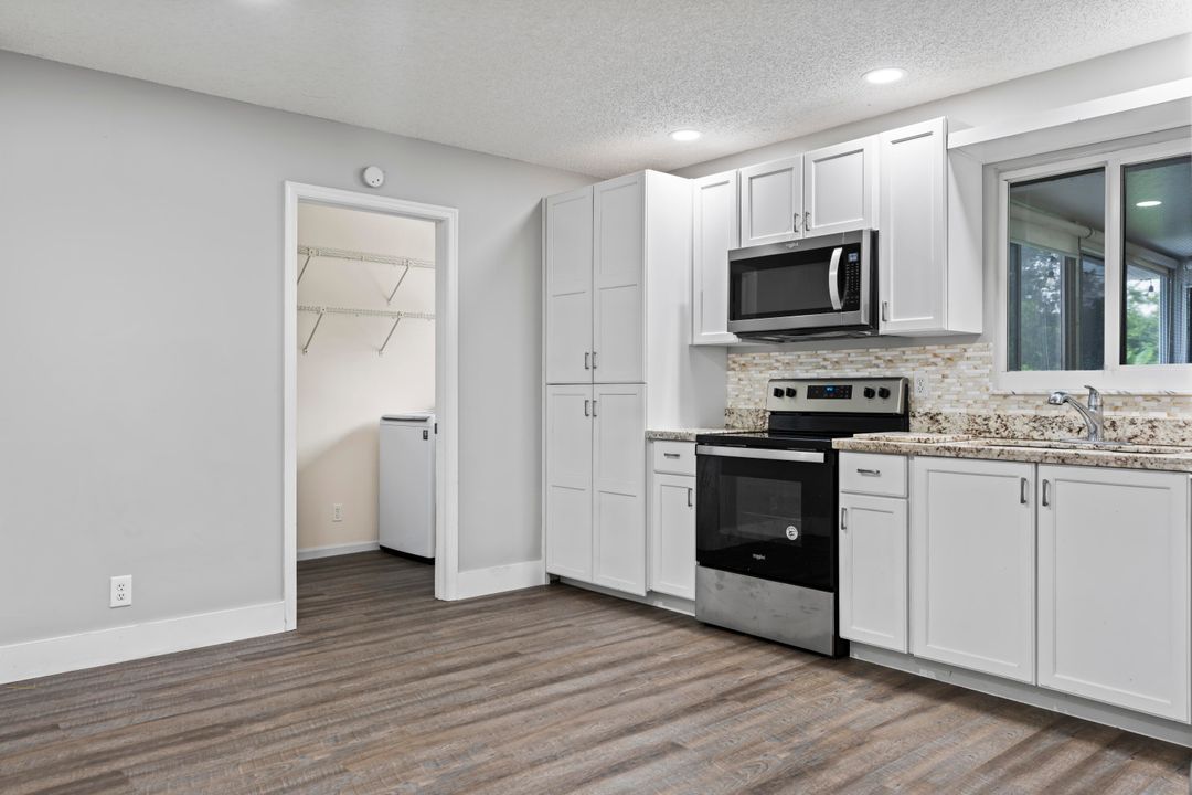 Active With Contract: $3,400 (3 beds, 2 baths, 1460 Square Feet)