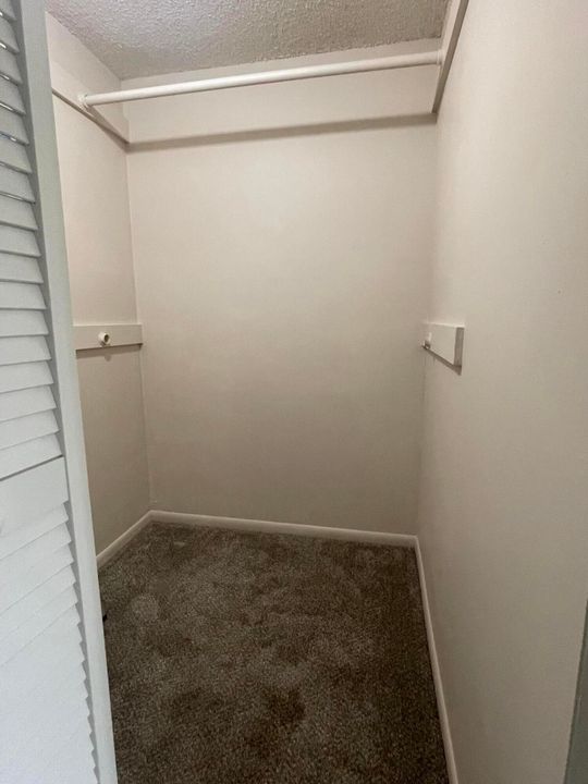 Active With Contract: $175,000 (1 beds, 1 baths, 780 Square Feet)