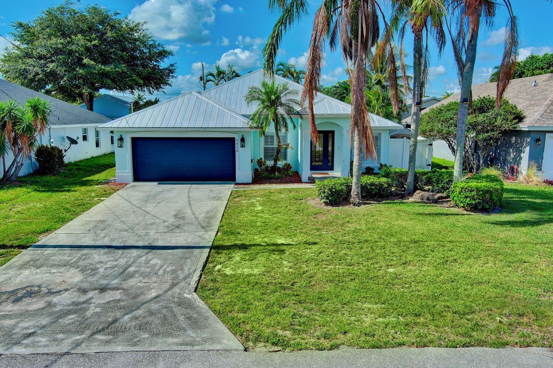 For Sale: $850,000 (3 beds, 2 baths, 2030 Square Feet)