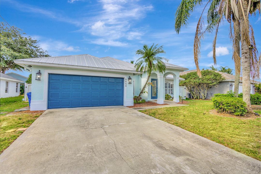 For Sale: $850,000 (3 beds, 2 baths, 2030 Square Feet)