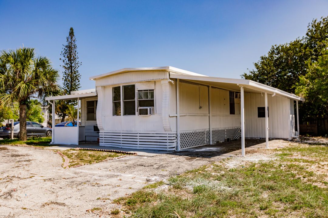 Active With Contract: $189,999 (3 beds, 2 baths, 938 Square Feet)