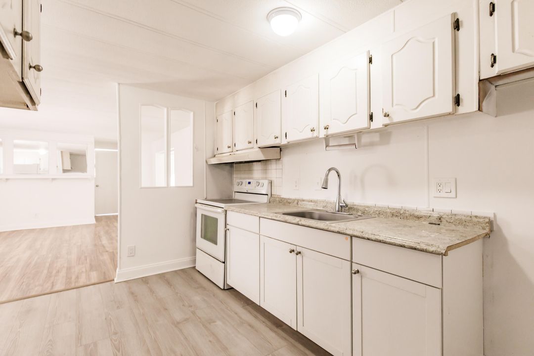 Active With Contract: $189,999 (3 beds, 2 baths, 938 Square Feet)