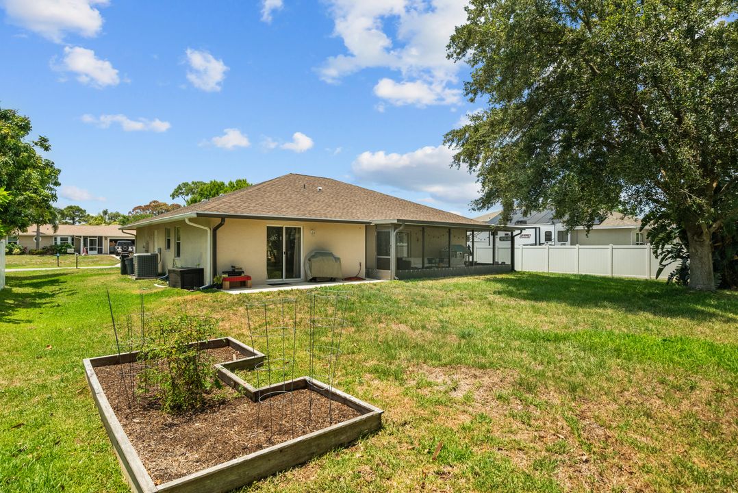 Active With Contract: $385,000 (3 beds, 2 baths, 1582 Square Feet)