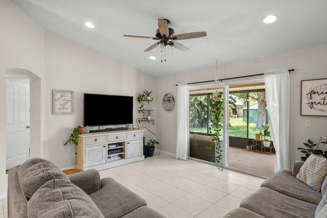 Active With Contract: $385,000 (3 beds, 2 baths, 1582 Square Feet)