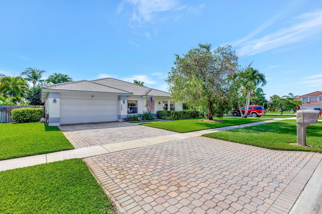 Active With Contract: $569,000 (3 beds, 2 baths, 2058 Square Feet)