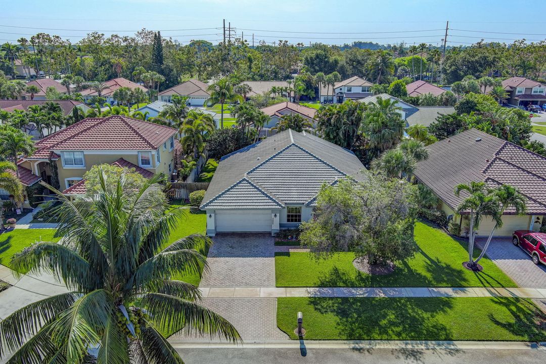 Active With Contract: $569,000 (3 beds, 2 baths, 2058 Square Feet)