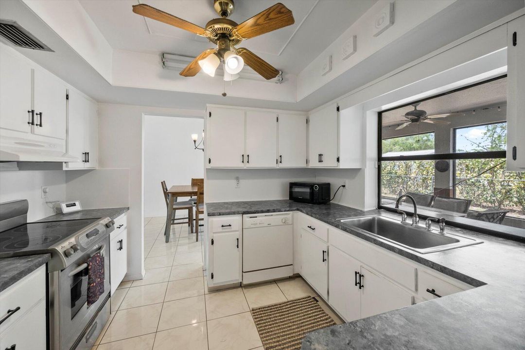 For Sale: $3,100,000 (4 beds, 2 baths, 1826 Square Feet)