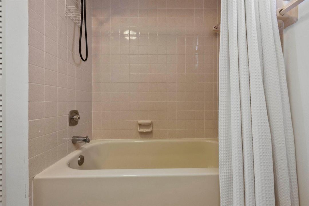 待售: $3,100,000 (4 贝兹, 2 浴室, 1826 平方英尺)