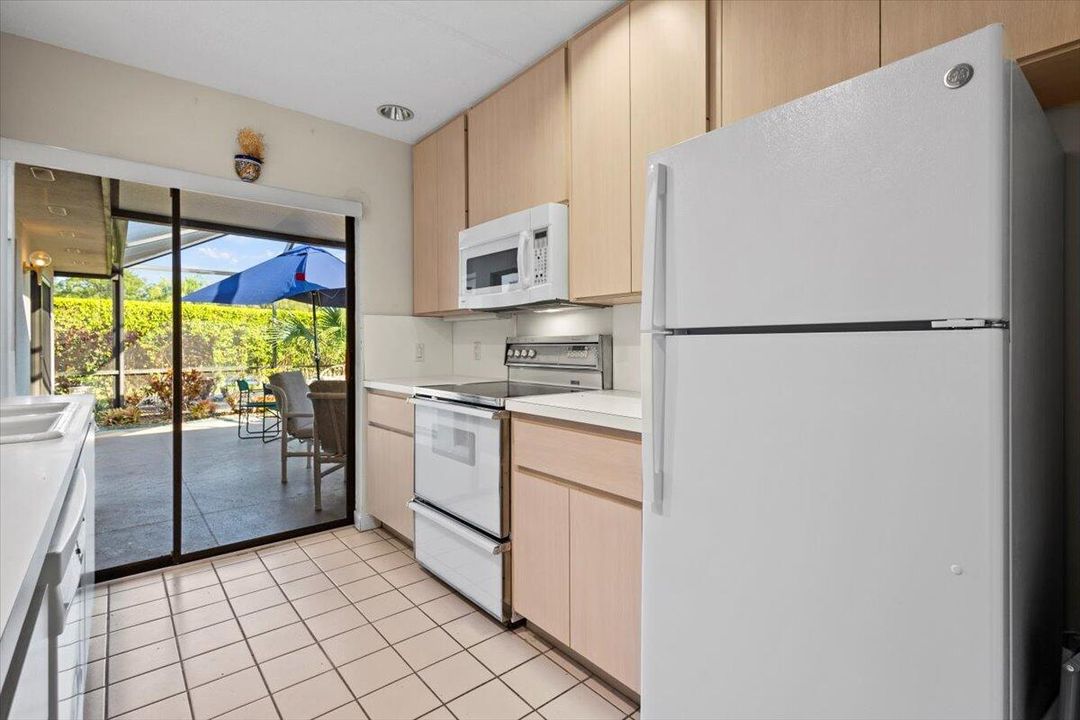 For Sale: $299,000 (2 beds, 2 baths, 1128 Square Feet)