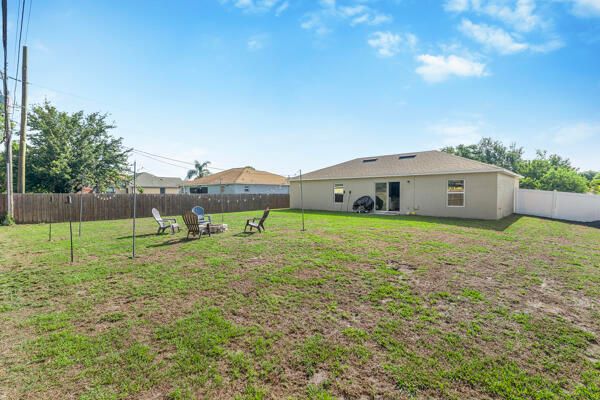 Active With Contract: $365,000 (3 beds, 2 baths, 1284 Square Feet)