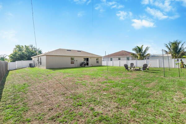 Active With Contract: $365,000 (3 beds, 2 baths, 1284 Square Feet)