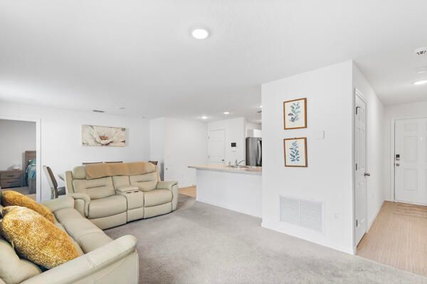 Active With Contract: $365,000 (3 beds, 2 baths, 1284 Square Feet)