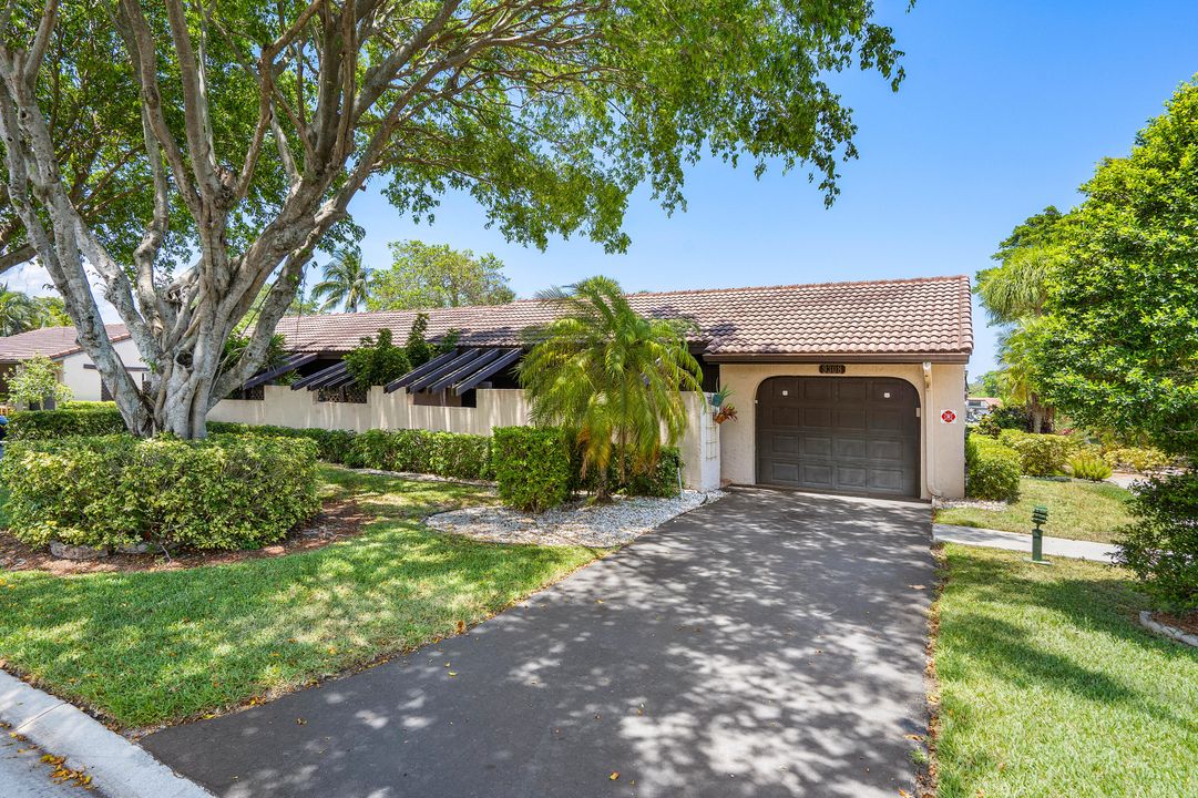 Active With Contract: $479,000 (3 beds, 2 baths, 1986 Square Feet)