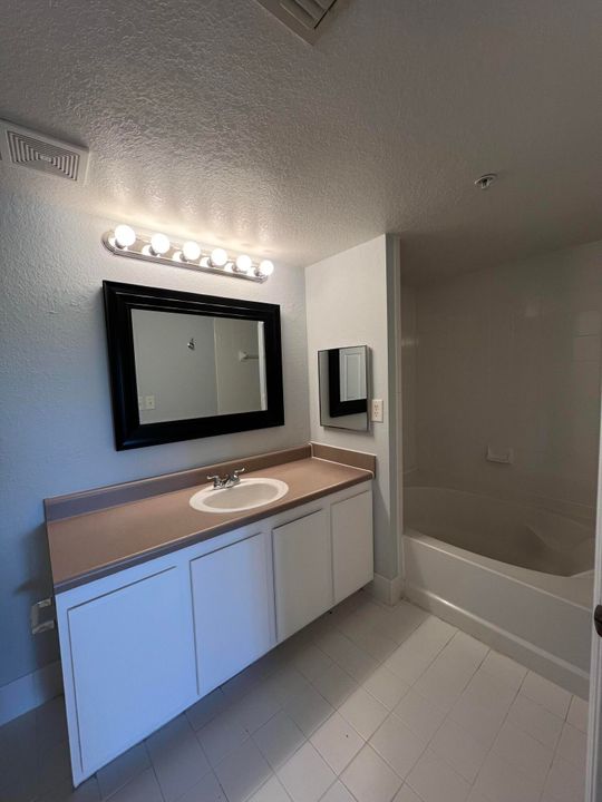 Active With Contract: $2,200 (3 beds, 2 baths, 1321 Square Feet)